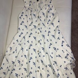 Universal Thread White and Blue Floral Top